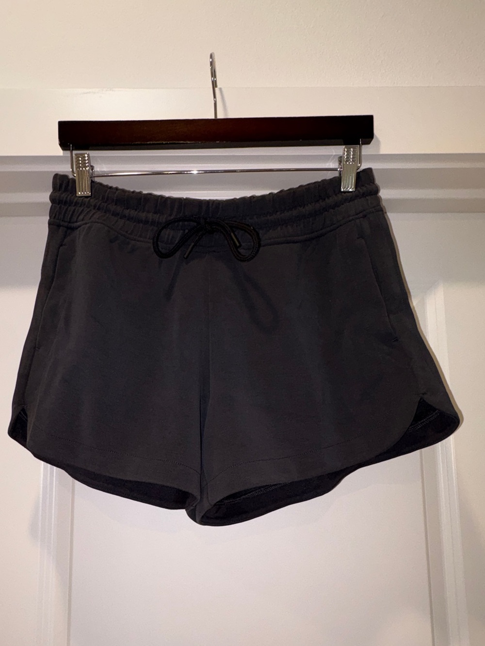 Athleta Seasoft Shorts Black Sz Medium - Picture 2 of 11